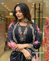 *Don't wear what fashion designers tell you to wear. Wear what they wear